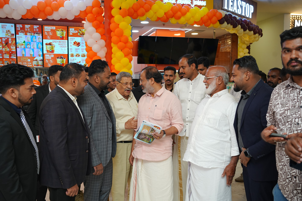 V Muraleedharan, Honorable Member of Parliament and Minister of State for External Affairs of India visit ALBAIK new outlet at Lulu Mall, Kottayam